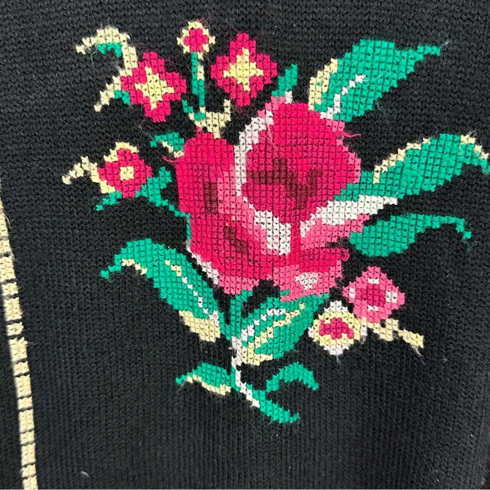 Vintage Oversized Rose Embroidered Cross Stitch Mock Neck Long Sweater Size XL - Picture 3 of 8
